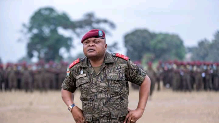 Le général Christian Tshiwewe ordonne l’arrestation des individus qui se font sécuriser par des militaires