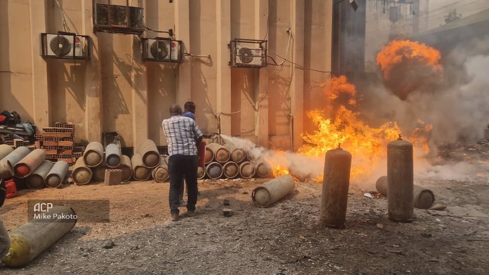 Société : Incendie de bouteilles de gaz en plein centre-ville de Kinshasa 