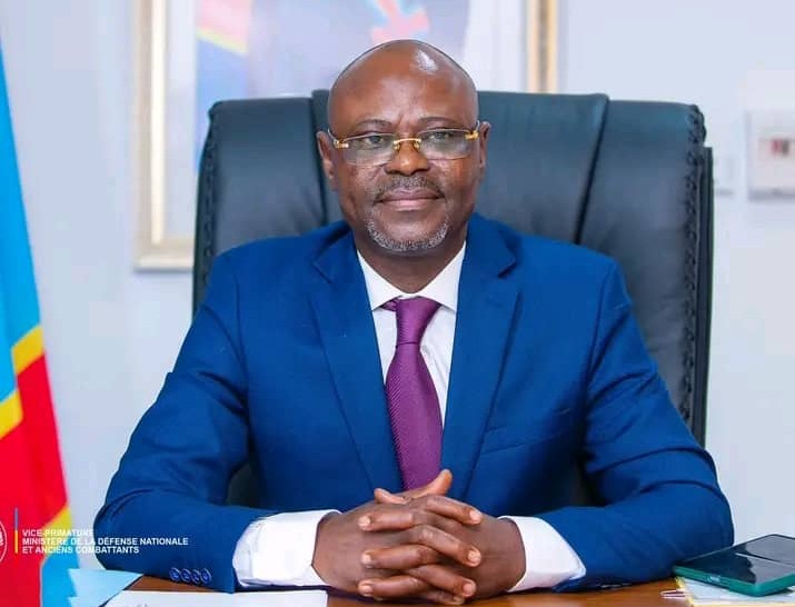 RDC : Le VPM de la Défense suspend sa chargée de communication après des accusations de plagiat