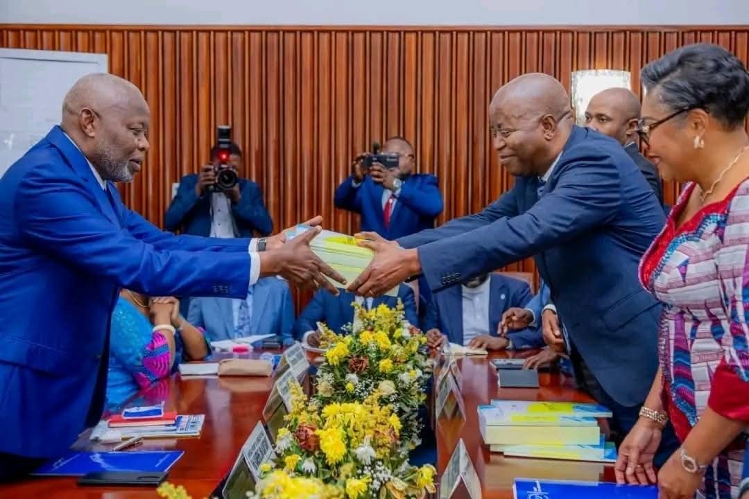 RDC – Budget 2026 : Judith Suminwa dépose un projet record de 59 000 milliards CDF axé sur la sécurité et le développement