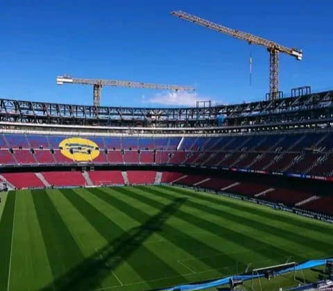FC Barcelone : Le Camp Nou sort de son silence, prélude à la fin d’un exil historique.